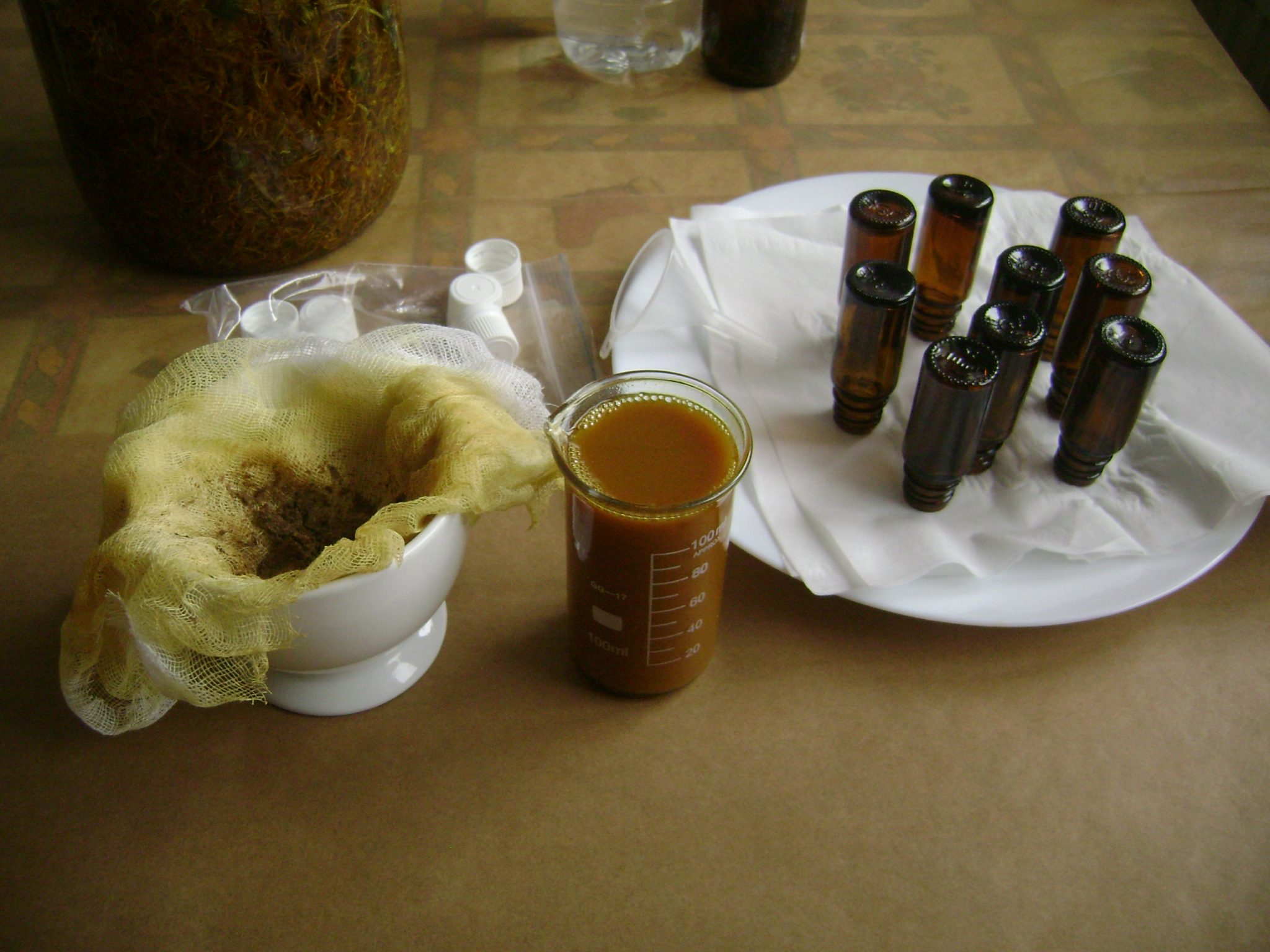 Procesul tradițional de preparare a tincturii de propolis