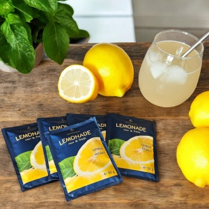 sugestie de preparare plic de 50 g cu amestec pentru limonada de miere de salcam si lamaie proaspata