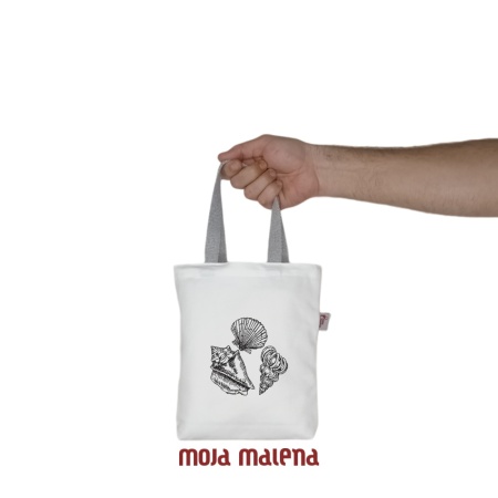 051110117-Ceger-za-knjigu-Beli-vez-TriSkoljke-Hand-B.png
