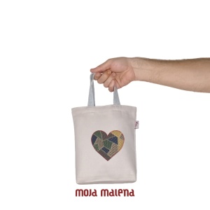 051040184-Ceger-za-knjigu-Beige-vez-Volim-te-Hand-mc.png