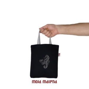 051030121-Ceger-za-knjigu-Crni-vez-MorskiKonjic-Hand-G.png
