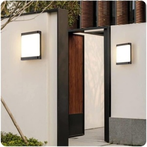 Doua aplice LED exterior Techstar EX10 montate pe perete exterior lemn