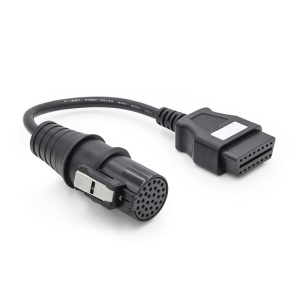 Cablu adaptor Iveco 30 pini la OBD2 16 pini, vedere completă pe fundal alb