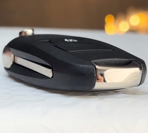 Cheie auto completa cu telecomanda Techstar compatibila cu Opel Astra K, Vauxhall Astra K, Buick Verano, Excelle GT, 2 butoane, 433 MHz, ID46, PCF7941E, lama inclusa, produs in utilizare