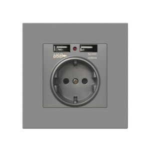 Vedere frontala priza de perete gri cu porturi USB