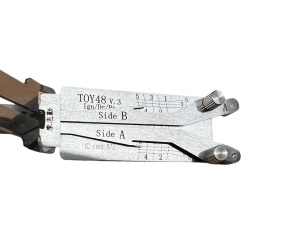 Decodor auto Lishi TOY48 v3 detaliu corp si mecanism, pick pentru contact si usa