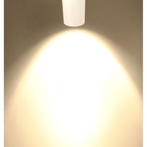 corp iluminat LED semisferic alb cu lumina calda pe tavan alb