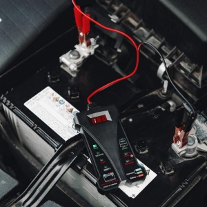 Tester profesional pentru baterii masura 12V si control performanta alternatorului