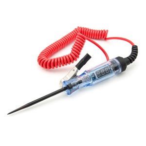 Tester 5–120V DC cu cablu spiralat și clemă, vedere pe alb