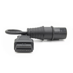 Adaptor Iveco 30 pini la OBD2 16 pini, vedere frontală cu pini evidențiați