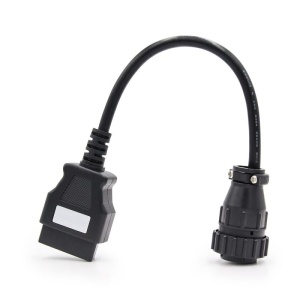 Cablu adaptor Scania 16 pini la OBD2, vedere completă pe fundal alb