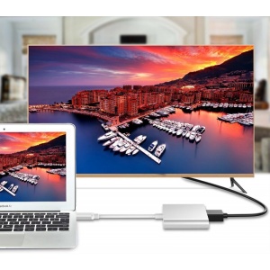 Adaptor USB-C Techstar ZFZ3IN1 conectat la monitor pentru afisare 4K