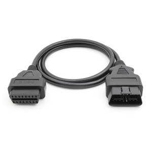 Gros-plan mufe OBD2 pe fundal lemn, cablu prelungitor 100 cm