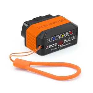 Adaptor KONNWEI KW906 conectat la portul OBDII al masinii pentru diagnoza