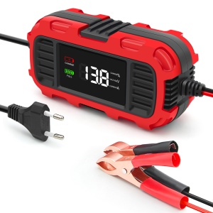 Redresor moto cu afisaj pornit si clesti conectati la baterie