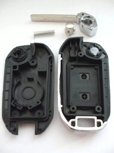 Carcasa cheie auto Techstar transformatoare upgrade flip 2 butoane cu lama HU100 compatibila Opel Corsa Astra Meriva Zafira vedere interior si exterior