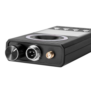 8. Detector aparate spionaj Techstar K68 vedere din spate cu porturi
