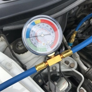kit incarcare freon conectat la port AC in compartiment motor