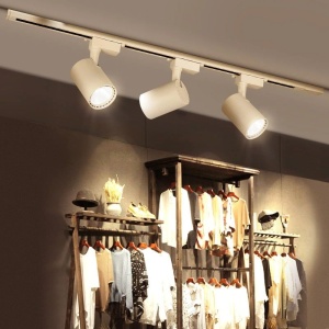 spoturi LED Techstar 40W alb montate in spatiu comercial iluminat cald