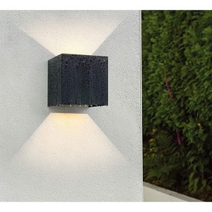 montaj aplica LED exterior Techstar Cube pe fatada cu lumina rece