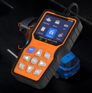 tester auto Techstar HC368 aprins pe fundal negru
