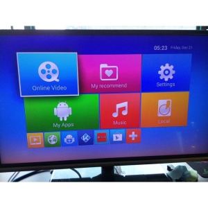Mini PC Android MXQ 4K interfata meniu aplicatii pe televizor