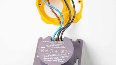 🚀 Der neue Shelly 2-Output PowerBase: Wie Sie Ihr Wanddisplay in das Gehirn (und den Muskel) Ihres Zuhauses verwandeln!