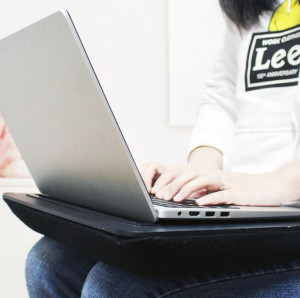 Suport Laptop, Tableta, Imitatie Lemn, Negru, Cu Perna Spuma 39x29cm - Img 4