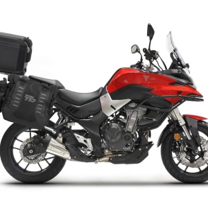 Set of SHAD TERRA TR40 adventure saddlebags and SHAD TERRA aluminium top case TR55 PURE BLACK, including mounting kit SHAD VOGE 500 DS/ DSX