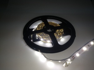 Banda led 2835 4,8W/m, alb rece, IP20, rola 5m - Img 2
