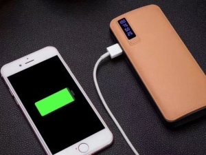 Baterie Externa Powerbank 30.000 mAh Cu 3 Porturi USB Pentru Incarcare Maro - Img 5