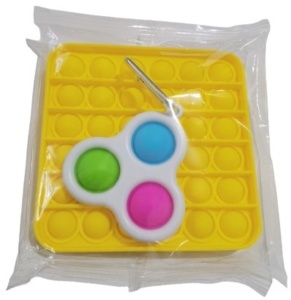 Set jucarii senzoriale Pop It Now, Push Bubble patrat din silicon 12.5 x 12.5 x 1.5 cm galben + breloc Fidget antistress verde, roz, albastru - Img 3