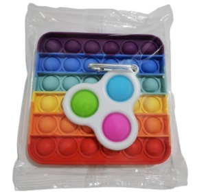 Set jucarii senzoriale Pop It Now, Push Bubble patrat din silicon 12.5 x 12.5 x 1.5 cm multicolor + breloc Fidget antistress verde, roz, albastru - Img 3