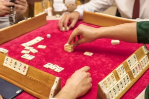 Joc de Remi din lemn masiv tip lacuit Rummy Kardesler - Img 5