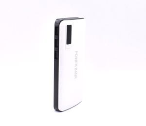 PowerBank Acumulator Extern WZY, 8000mAh , 3 iesiri USB , Alb cu Lanterna