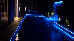 Banda LED RGB Multicolora cu Telecomanda, 300 LED-uri, Lungime 5m, Interior Exterior, Rezistenta la Apa - Img 10