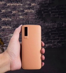 Baterie Externa Powerbank 30.000 mAh Cu 3 Porturi USB Pentru Incarcare Maro - Img 3