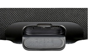 Boxa portabila Charge 3 , cu bluetooth , Usb , Aux intrare , 5 v iesire pentru incarcare telefon