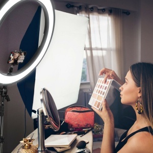 Lampa circulara Ring Light, diametru 20cm/8inch LED, lumina naturala/rece/calda, conectare USB, reglaj intensitate, suport telefon, trepied 210 cm inclus - Img 2