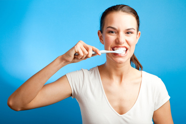 „Dental home care” sau cum să ne îngrijim singuri dinții, acasă