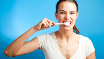 „Dental home care” sau cum să ne îngrijim singuri dinții, acasă