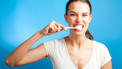 „Dental home care” sau cum să ne îngrijim singuri dinții, acasă