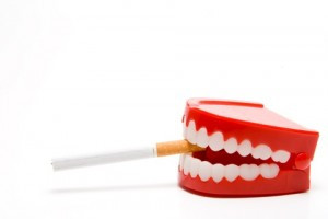 fumatul si implanturile dentare