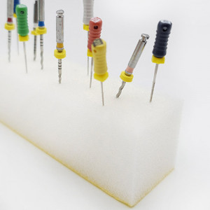 Burete autoadeziv pentru ace endodontice