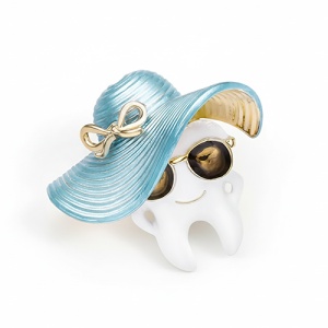 Brosa Dinte With Blue Hat