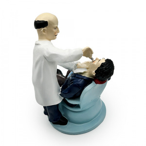Statueta medic stomatolog la pacient DE905