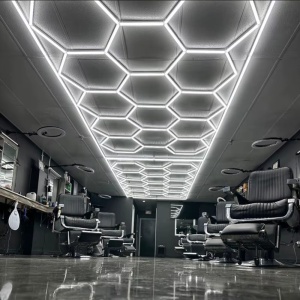 Lumină LED Hexagonală Barber Shop 14 Module + Rama 484x243 cm – Iluminare Modernă Barber Shop / Salon Frizerie 672W - Img 5