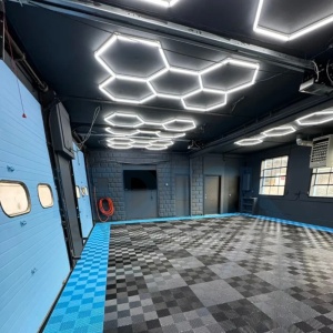 Lumină LED Hexagonală – 14 Module + Rama 484x243CM - Garaj, Dormitor, Cameră Gaming, Spații Private - Img 11