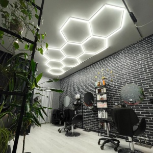 Lumină LED Hexagonală Barber Shop 14 Module + Rama 484x243 cm – Iluminare Modernă Barber Shop / Salon Frizerie 672W - Img 6