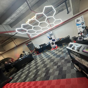 Lumină LED Hexagonală – 14 Module + Rama 484x243CM - Garaj, Dormitor, Cameră Gaming, Spații Private - Img 6